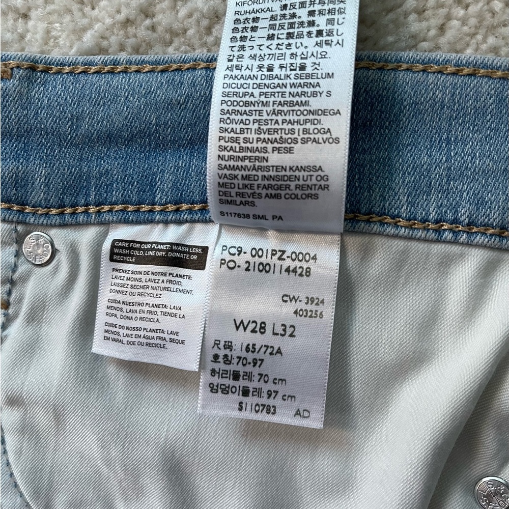 NWT Levi’s 318 Shaping Wide Leg Light Wash Size 28/32 - Picture 13 of 14
